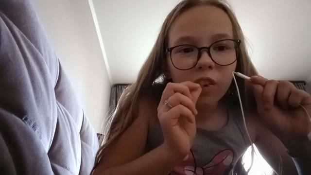 Моё третье видео на Ютубе!,,АСМР ФИНАЛ ем чипсы со вкусом сметаны и зеленью,и напиток квас!"