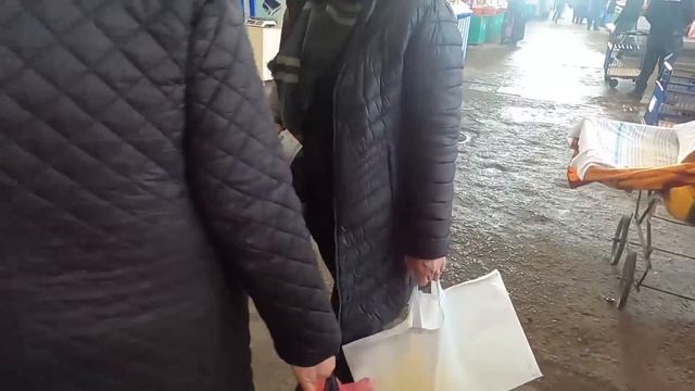 МОРОЗНЫЕ БУДНИ БАЗАРА: КТО РИСКУЕТ РАДИ ЕДЫ?