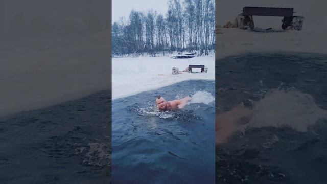 Смоем студеной водой тёмные мысли и хворь!❄️ #shorts