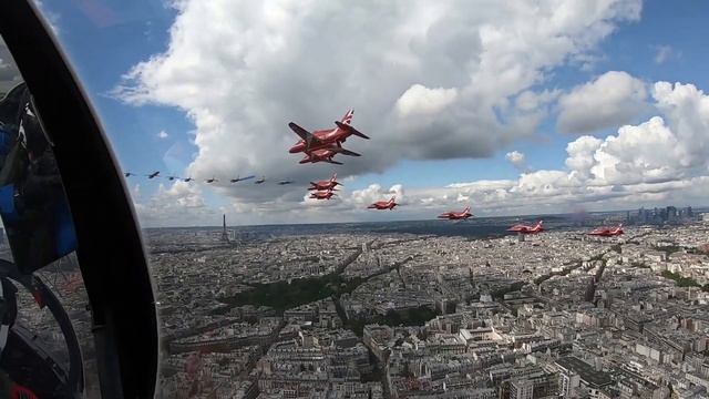 Official: RAF Red Arrows & La Patrouille de France over Paris 18/6/20 - GoPro Second Flypast