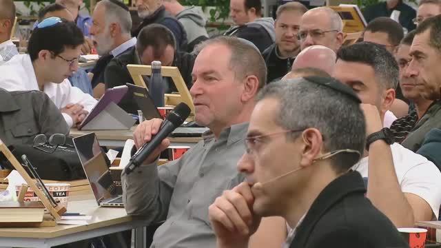 Почему это называется «удостоился», а не «заработал»