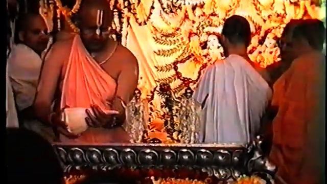 1995 ГаураПурнима Abhisheka Dhanurdhara s, Aindra, MG   2 9 mpeg 10 Mb