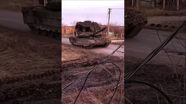 Российский Т-90М с ”Царь мангалом” и короной в виде РЭБа. @divannyevoini