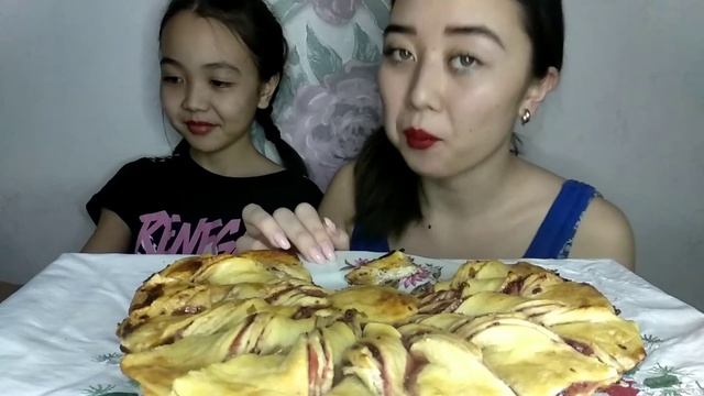 НОЧНОЕ ЧАЕПИТИЕ !!!! // MUKBANG // дистанционка // наш странный кот 🐱