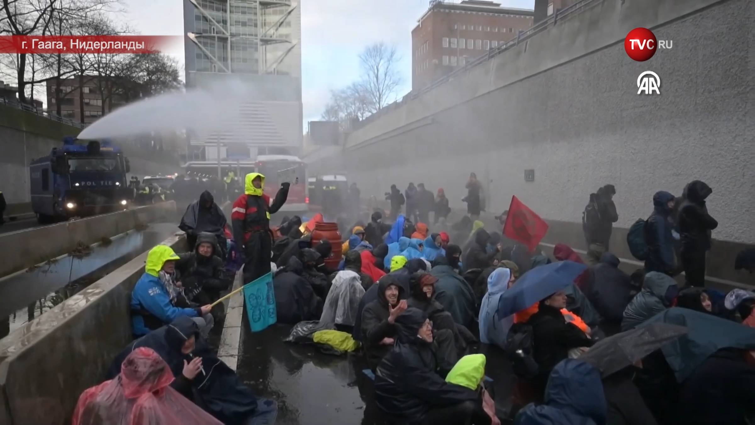 В Гааге полиция разогнала акцию экоактивистов / События на ТВЦ