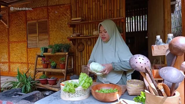 Panen Selada | Membuat Sarapan Orang Bule ☺️ • Hidup di Desa