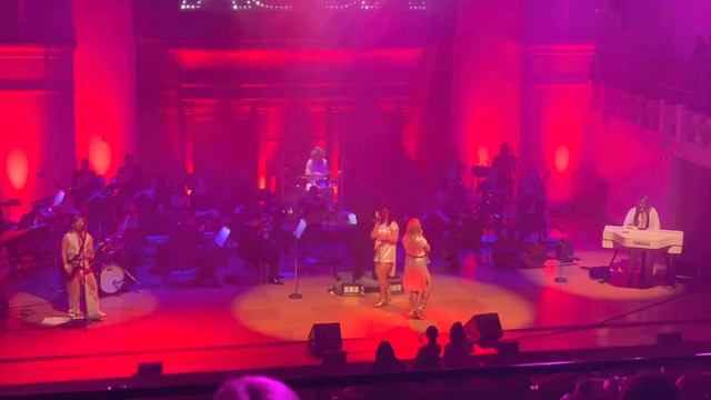 ☘An Irish Girl Sings ABBA: Lay All Your Love performed in Cadogan Hall.