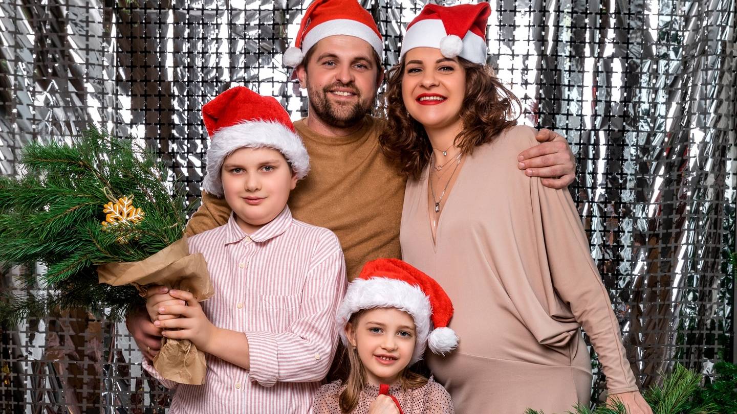 Семейная фотосессия в фотостудии. Видеобекстейдж.