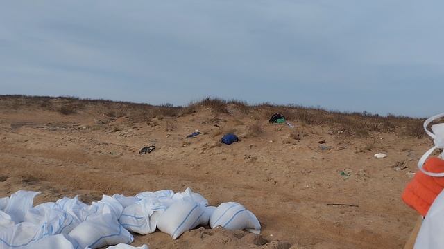 Анапа, Витязево, мазут, мешки с мазутом, уборка пляжа от мазута