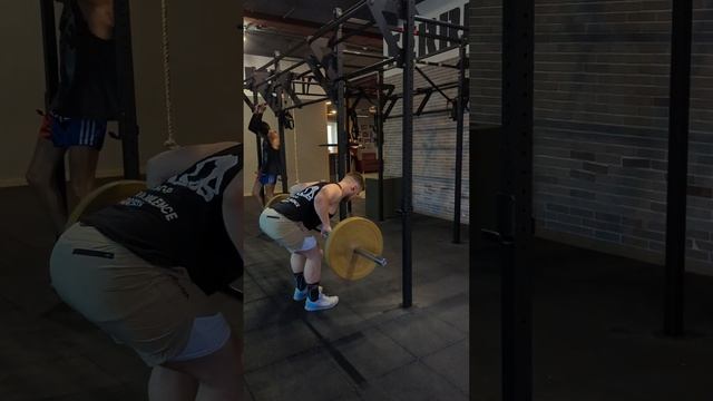 Тяга штанги с пола #спорт #fitness #штанга #спина #kg #тяга