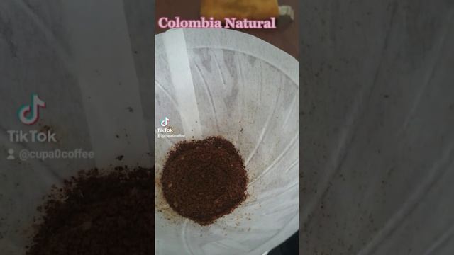 Brewing Yellow Borboun Natural, Competition Series from Colombia. Using V60 + Melo Drip.