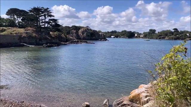 🇫🇷 Бреа - остров цветов и розовых скал. Brèhat - Insel der Blumen und der rosa Felsen.