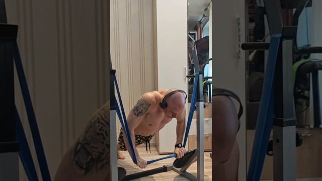 Если у тебя есть гимнастическая резина - то ты непобедим #спорт #nogymworkout #shorts