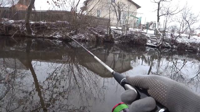 Зимовий спінінг на мікро-річці. Знову сітка. Щука ,окунь, голавль