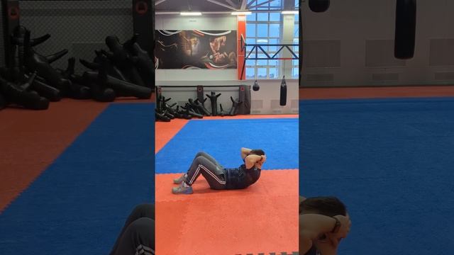 Скручивания в режиме активации #fitness #спорт #sports #crosfit #пресс