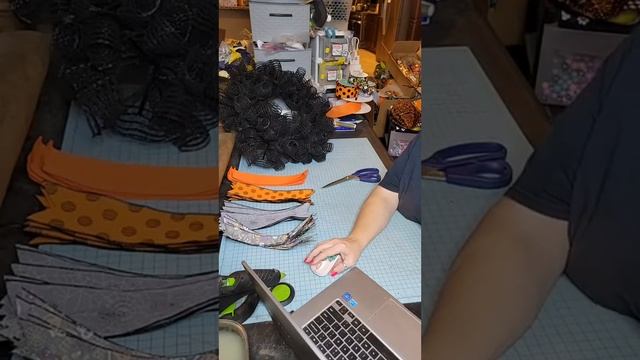 Halloween Wreath, DIY, 1 roll mesh, 14in DT frame, facebook live