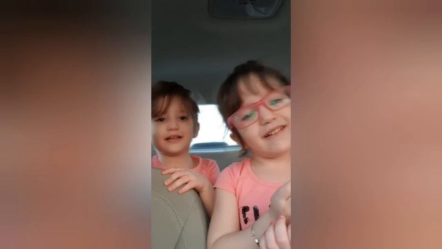 Ya lili ya Lila.twins sing .arab song.fun.kids sing in the car.dode&tote.ياليلي يا ليلا