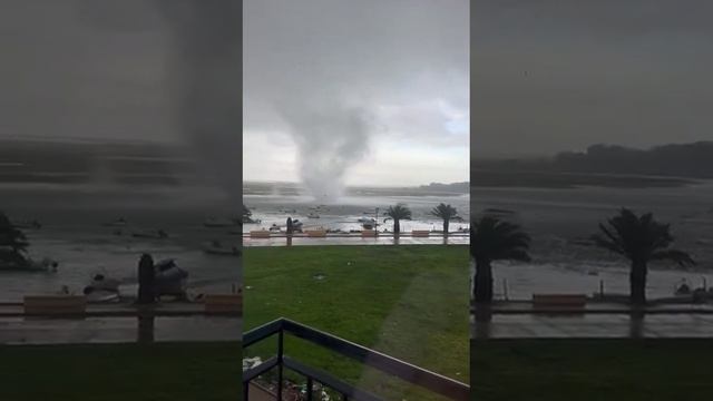 🌪Торнадо прошелся сегодня по испанскому городу Исла-Кристина, Андалусия.