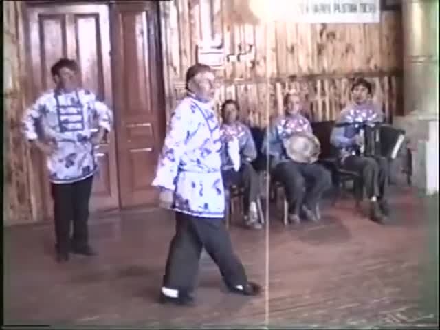 Костромская обл., Чухломской р-н, д. Повалихино. Мужской перепляс. 1993 г. Часть 2