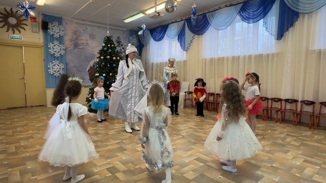 Новый год средняя группа «Бабочки»