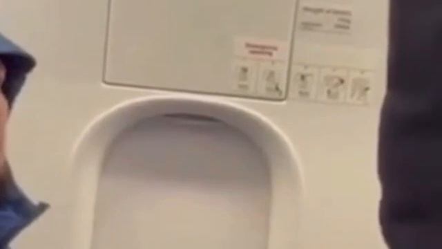 Хабиб Нурмагомедов был снят с рейса в США из-за конфликта с бортпроводницей