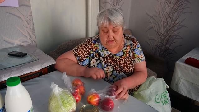 Хвастаюсь огородом Купили продукты на пенсию ВКУСНО КУШАЮ САЛАТ ВМЕСТЕ С МАМОЙ жизнь в деревне