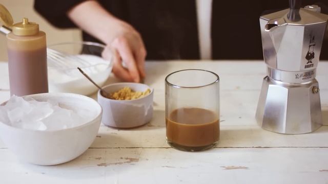 Iced Caramel Latte with Vanilla Cream Recipe