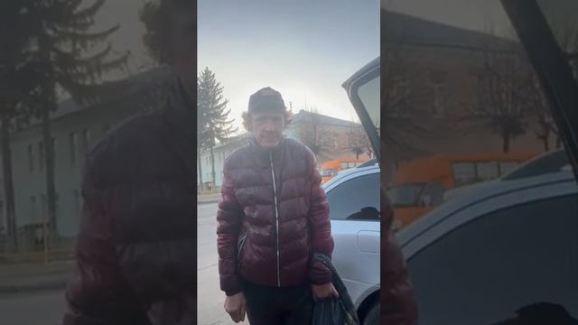 Встретил смотрящего за городом