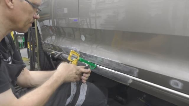 Не хороший Рапид. Body repair after an accident.