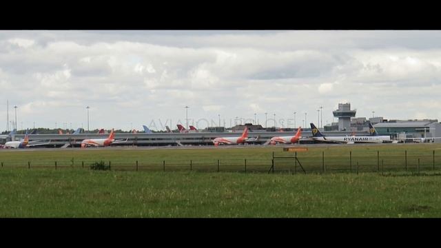 RAF Red Arrows BAe Hawk XX322 GO AROUND at Manchester Airport!