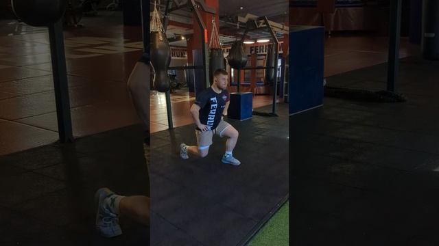 Сплит присед в ножницы воздушный #спорт #присед #выпад #ягодичные