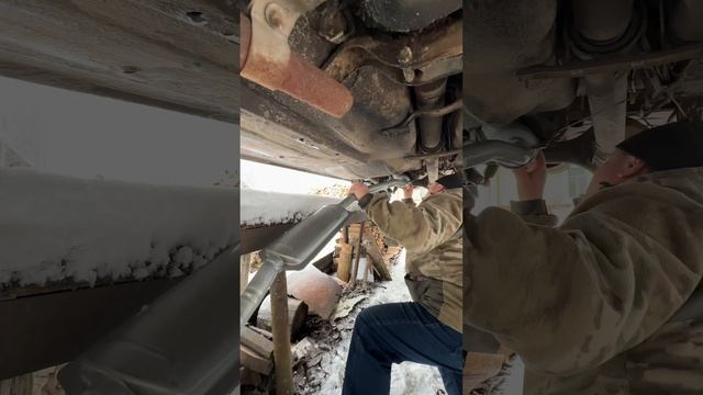Замена резонатора #alexautolifecom #automobile #жигули #резонатор #2105 #ремонт #автолайфхак #shorts