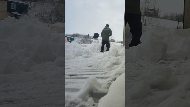 жизнь в деревне чистим снег с крыши