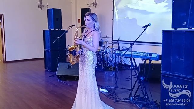Заказать саксофониста на праздник, свадьбу и корпоратив в Москве - девушка саксофонист на велком