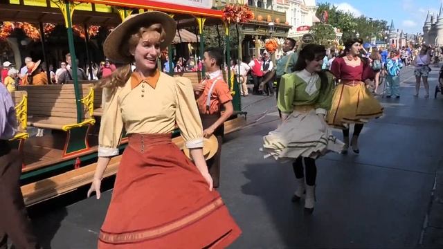 Main Street Trolley Show5 #upskirt#шоу#танец