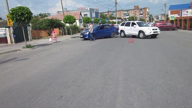 Склещились