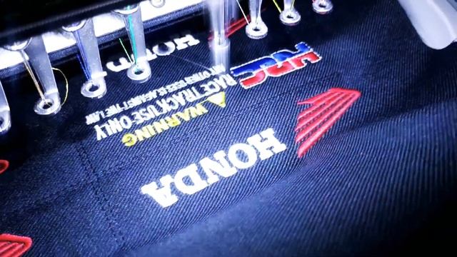 proses bordir gantungan kunci Honda Racing Team HRC