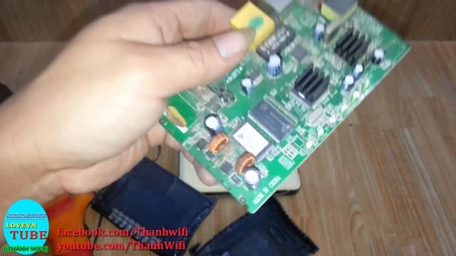 Tò Mò Tháo Bung Modem Huyền Thoại Của VNPT Chỉ Tận Dụng Được Mấy Con Tụ