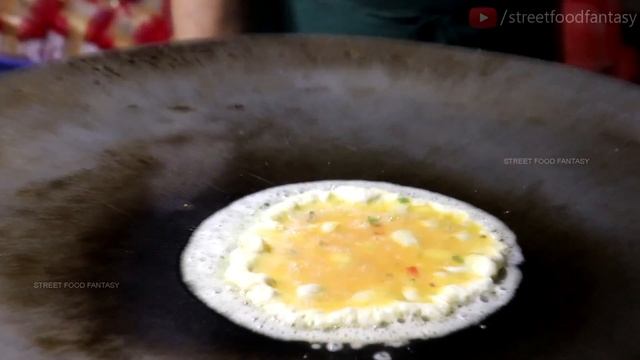 Razaq Bhai Selling Mirchi Wala Egg Roll | Rajkot Famous Omlet Shop | Indian Street Food