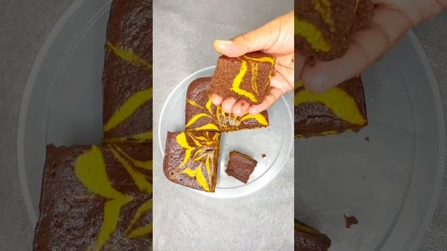 केक भी ब्रेड भी।Super Soft Banana Marble Cake|Eggless banana marble cake in microwave #shorts #vira