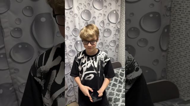 Пошутил над сыном