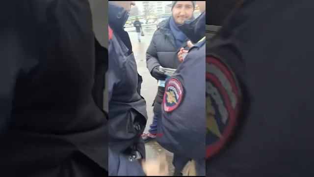 Москва. Продажа халяльной газеты "аль салам"