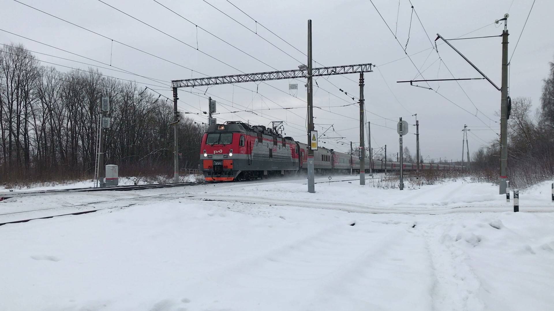 Электровоз ЭП1М-810 с пассажирским поездом №047М Самара - Санкт-Петербург