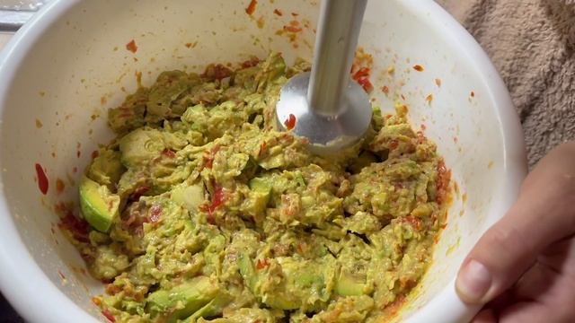 Готовим гуакамоле 🥑 2 минуты ,очень вкусно!Вкуснее,чем в ресторане 👍