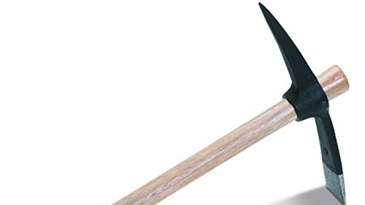 Скрафтили из добытых ресурсов в майнкрафт оружие..в месте с сестрой.....