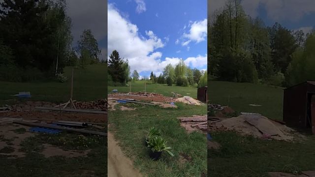 Разобрали старый глиняный дом. Подключили воду из родника. Первые постройки на участке...