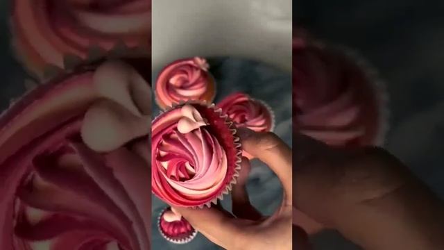 Ombre colored Vday Cupcakes❤️ #strawberries #food #valentinesday #vday2023 #cupcake #youtubeshorts