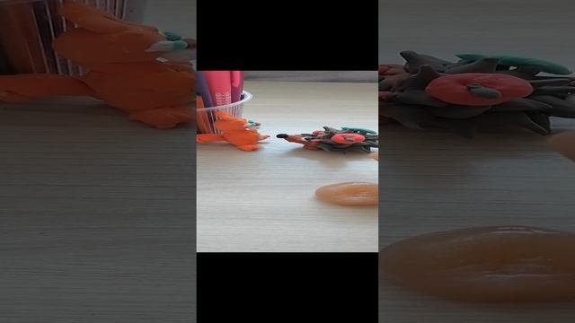 Ёжа и Беля играют в мяч