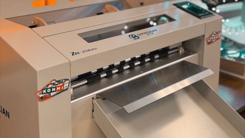 Режущий плоттер с автоподачей Xiangbao XB-ZN800