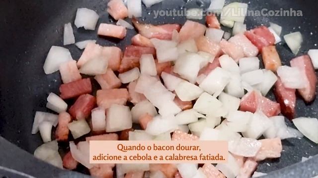 Feijão branco com calabresa vai bem em qualquer dia, né?
